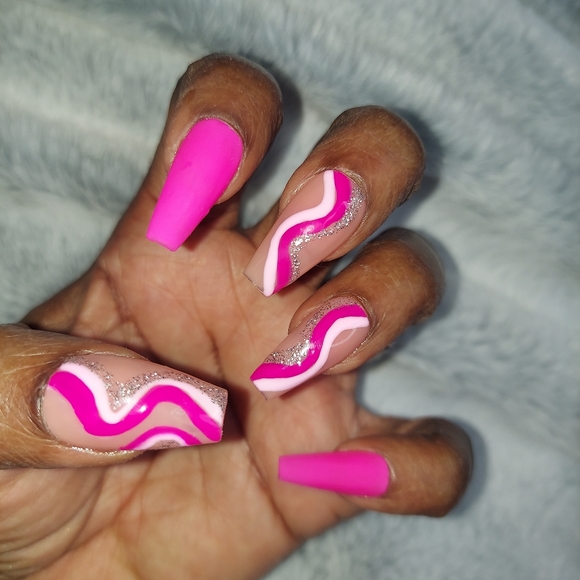 Pink Swirl Press on Nails - Picture 5 of 8